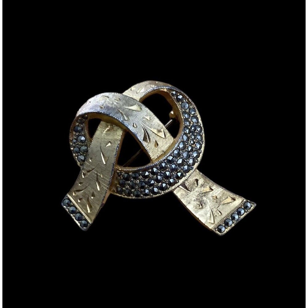 1950s Sphinx Diamanté Gray Rhinestone Love Knot Brooch Gold Tone Signed Numbered